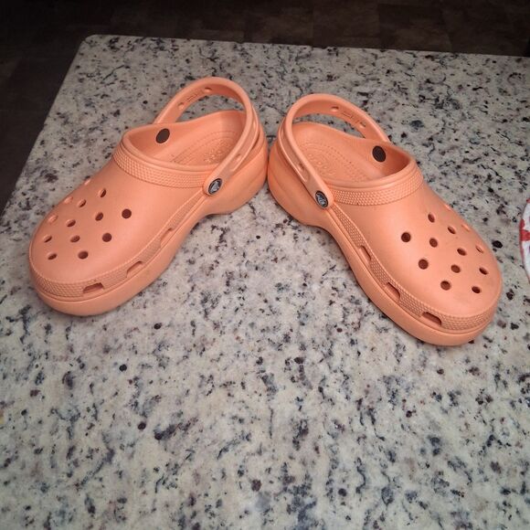 Crocs Women's Classic Platform Clog Papaya Peach Orange Size 8 - Picture 2 of 5